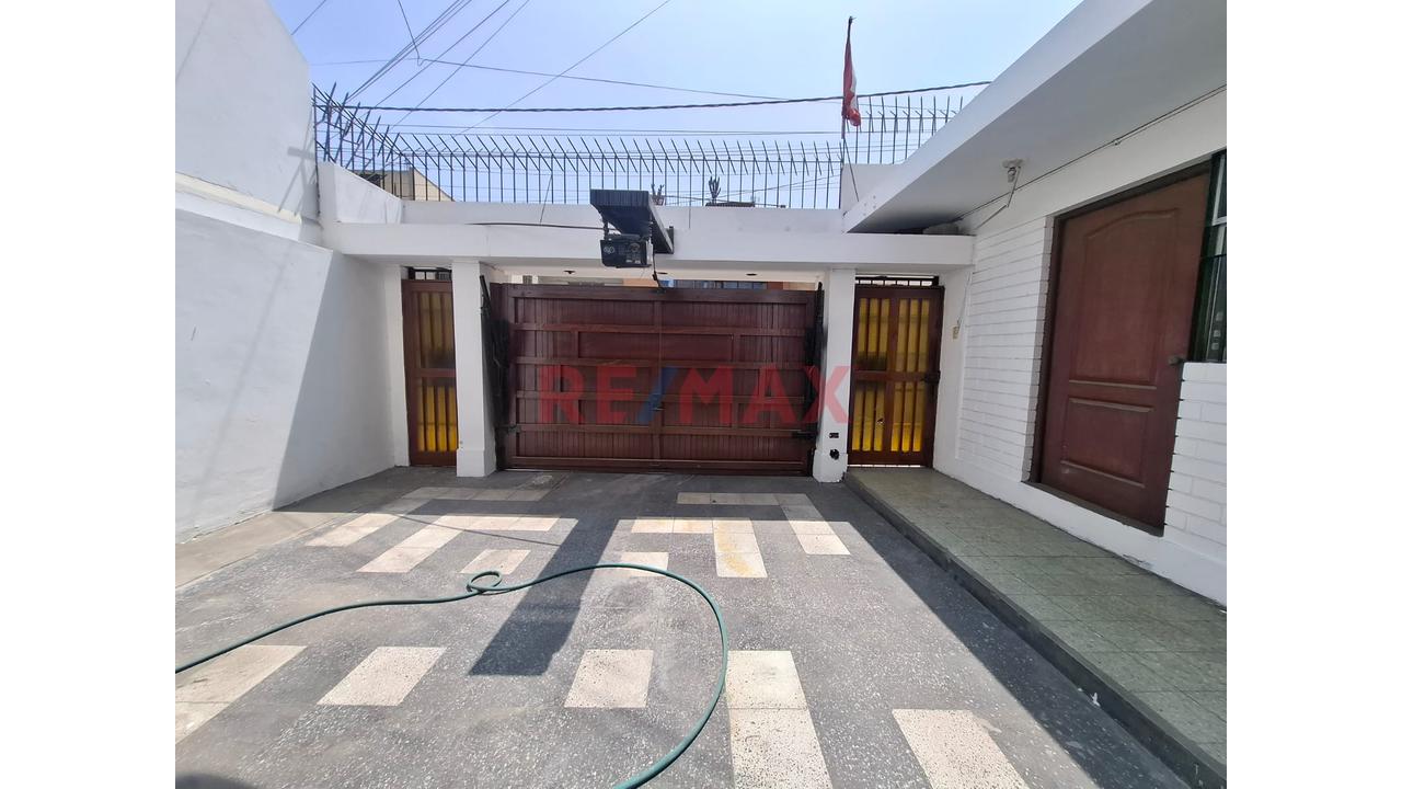 Casa En Venta En Inmediaciones De Salamanca – Olimpo, Ate – A Media Cuadra Del Parque Juno Y A Pocos Metros De La Vía De Evitamiento — foto 9
