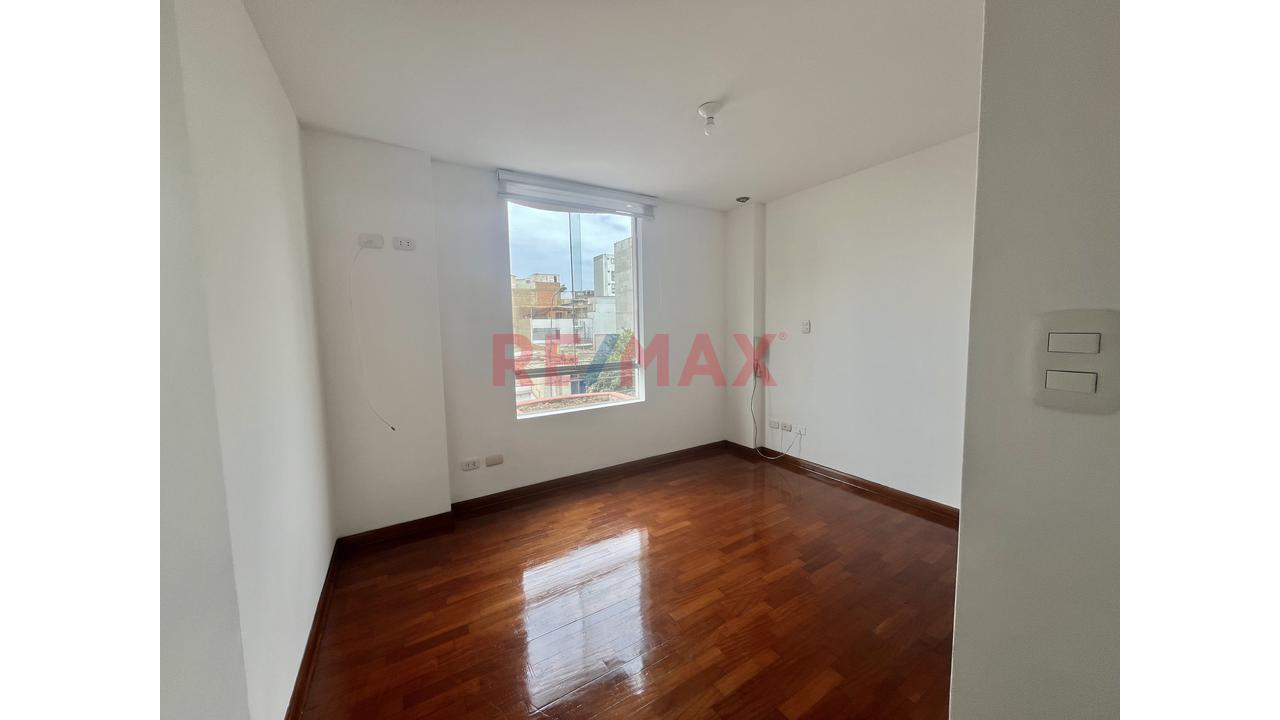 Departamento Remodelado En Venta En Miraflores – Coronel Inclán Cuadra 4 - Vista Exterior — foto 12