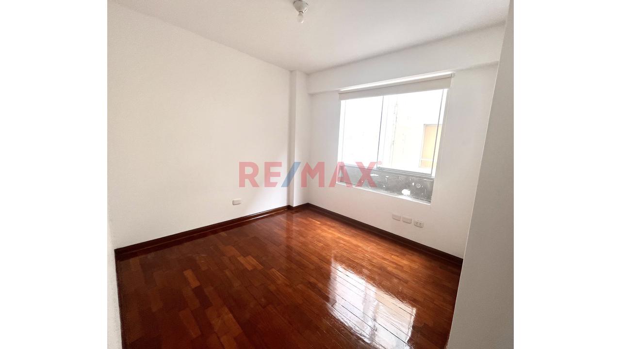Departamento Remodelado En Venta En Miraflores – Coronel Inclán Cuadra 4 - Vista Exterior — foto 9