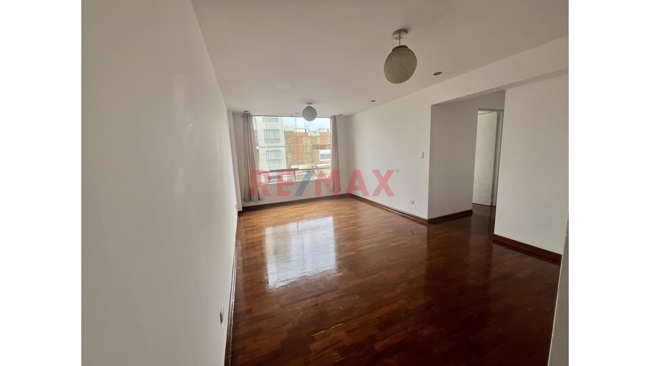 Departamento Remodelado En Venta En Miraflores – Coronel Inclán Cuadra 4 - Vista Exterior — foto 5