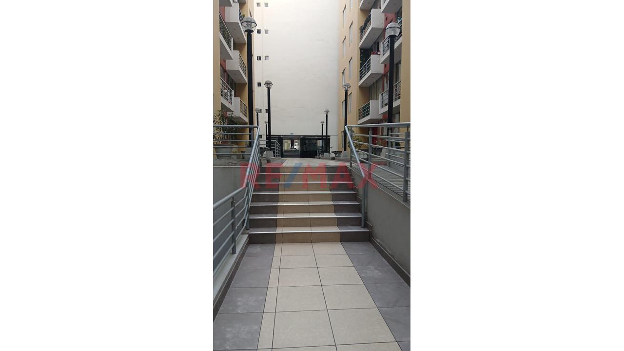 Alquiler De Departamento Con Cochera En Condominio Los Virreyes – Ate — foto 2