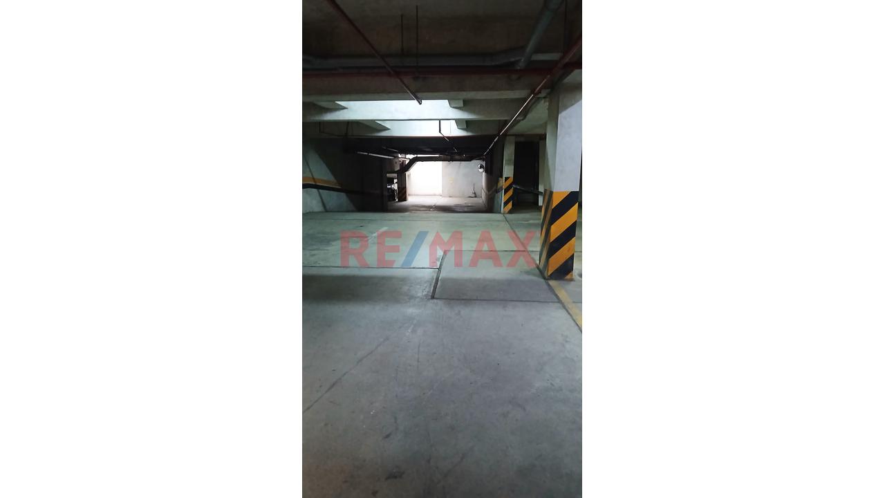 Alquiler De Departamento Con Cochera En Condominio Los Virreyes – Ate - 18