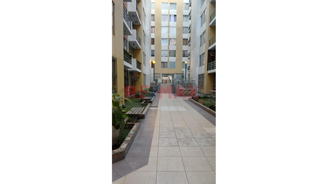Alquiler De Departamento Con Cochera En Condominio Los Virreyes – Ate