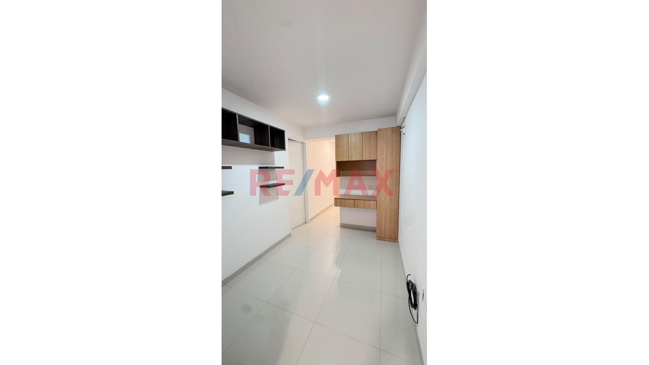 Vive Frente A Parque En Miraflores - Castilla Dpto Amoblado 3 Dormitio + Cochera — foto 10
