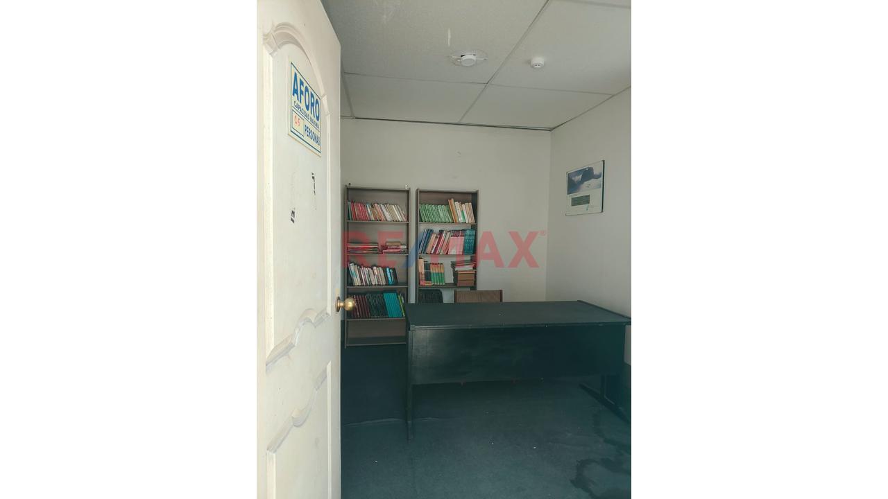 Alquiler Local Comercial Bien Ubicado, Facil Acceso En Santa Beatriz, Con Estacionamientos Para Clientes — foto 13