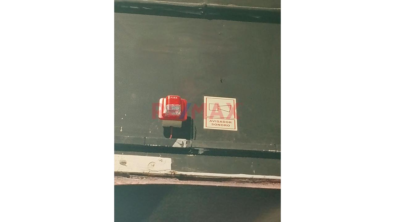 Alquiler Local Comercial Bien Ubicado, Facil Acceso En Santa Beatriz, Con Estacionamientos Para Clientes — foto 3