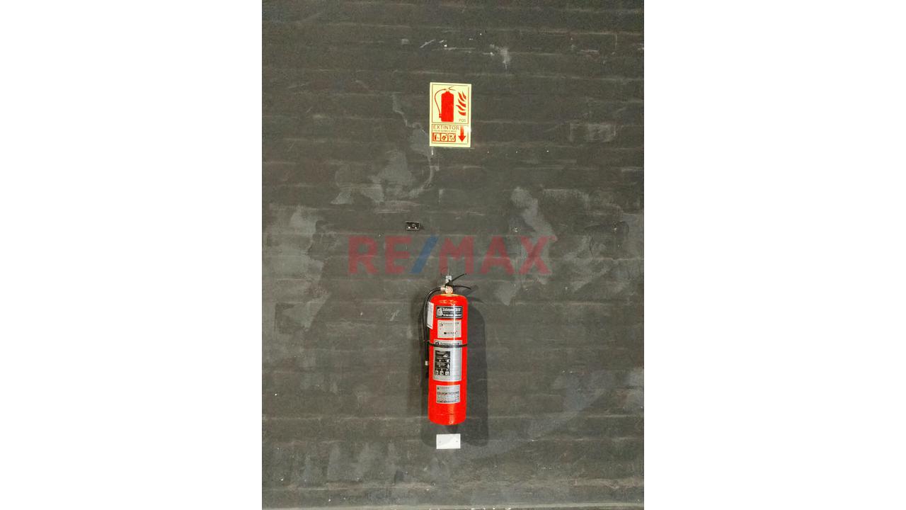 Alquiler Local Comercial Bien Ubicado, Facil Acceso En Santa Beatriz, Con Estacionamientos Para Clientes — foto 5