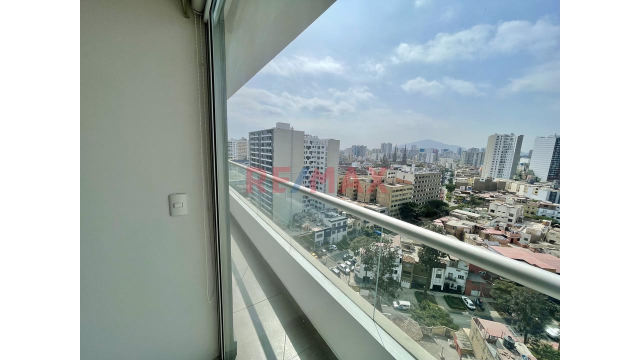 Moderno Departamento De 3 Dormitorios + Cochera En El Corazón De Jesús María — foto 2