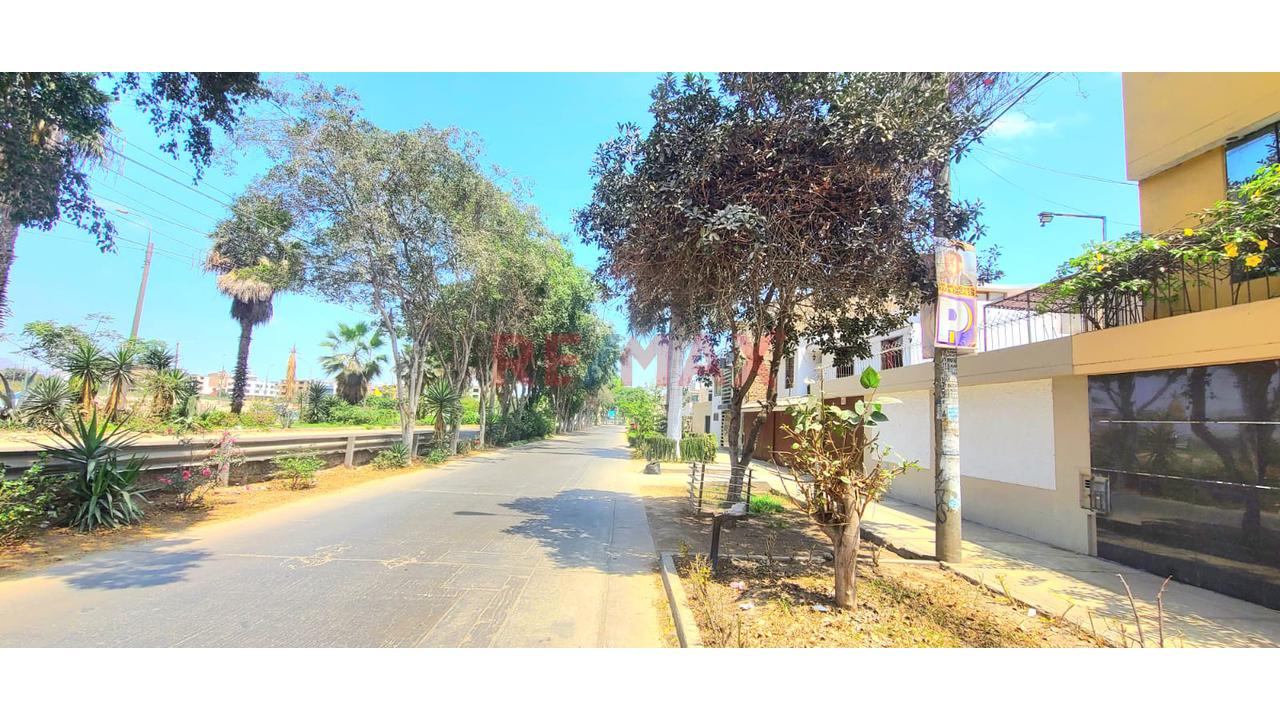 Alquiler De Local Comercial En Los Olivos – 280 M² - 21