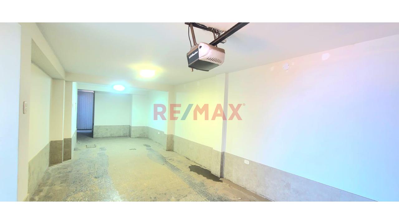 Alquiler De Local Comercial En Los Olivos – 280 M² - 17