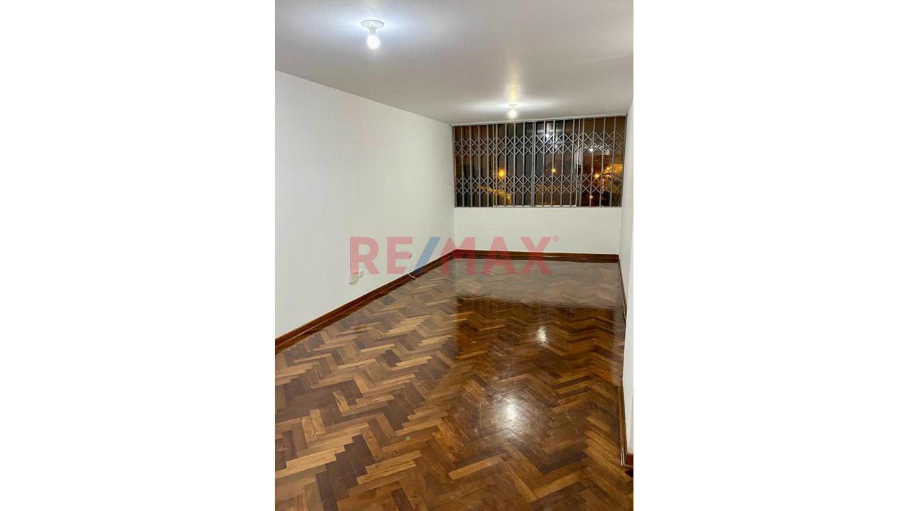 Alquiler De Amplio Departamento Con Cochera En Maranga - San Miguel — foto 2