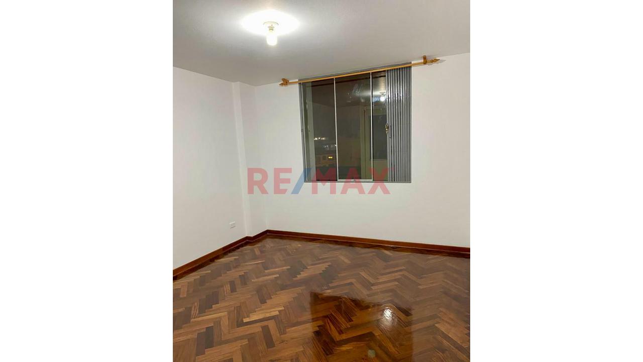 Alquiler De Amplio Departamento Con Cochera En Maranga - San Miguel — foto 6