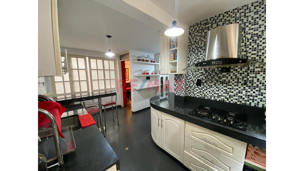Vendo Departamento En Piso 2 Con Cochera En Urb Las Magnolias Surco — foto 7