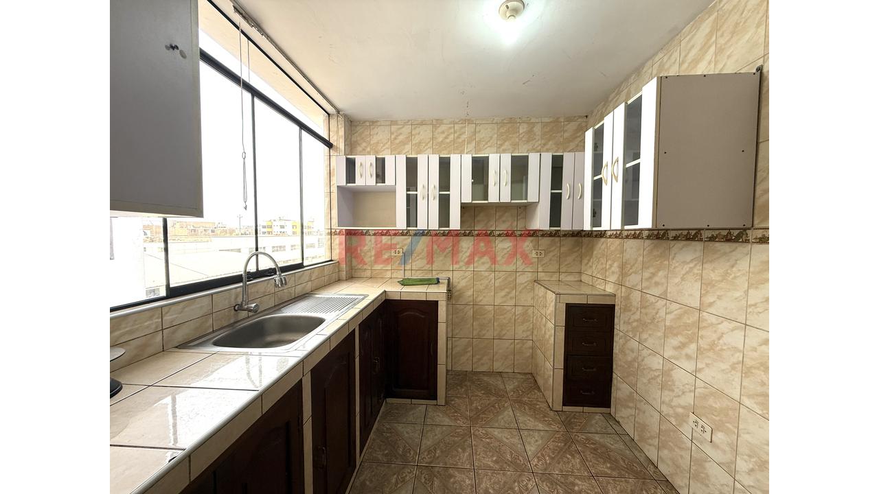 Venta Departamento 3Er Piso 75 M² 2 Habitaciones Urb. Los Jardines — foto 4