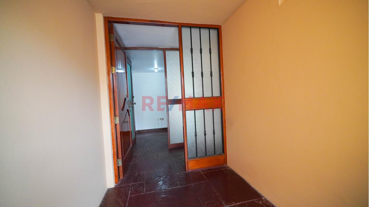 🏡 Alquiler Primer Piso De Una Casa, Completamente Independiente, Con Jardín Y Parrilla – Surco - 3