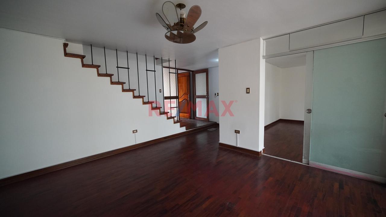 🏡 Amplio Primer Piso Independiente Con Jardín Y Parrilla – Surco — foto 4