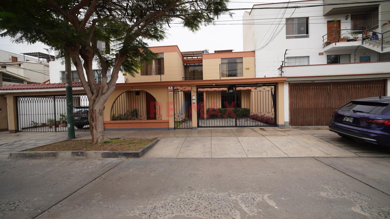 🏡 Amplio Primer Piso Independiente Con Jardín Y Parrilla – Surco