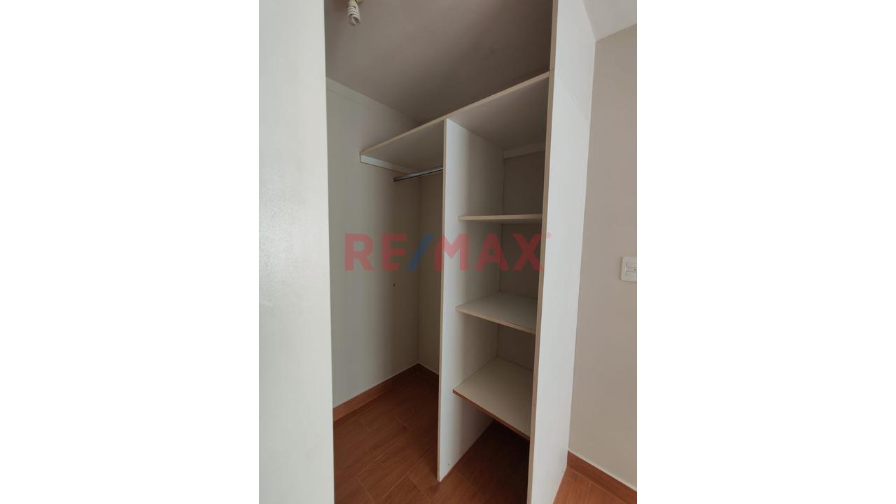 En Venta Departamento En Condominio Mas Cochera En San Miguel - 12