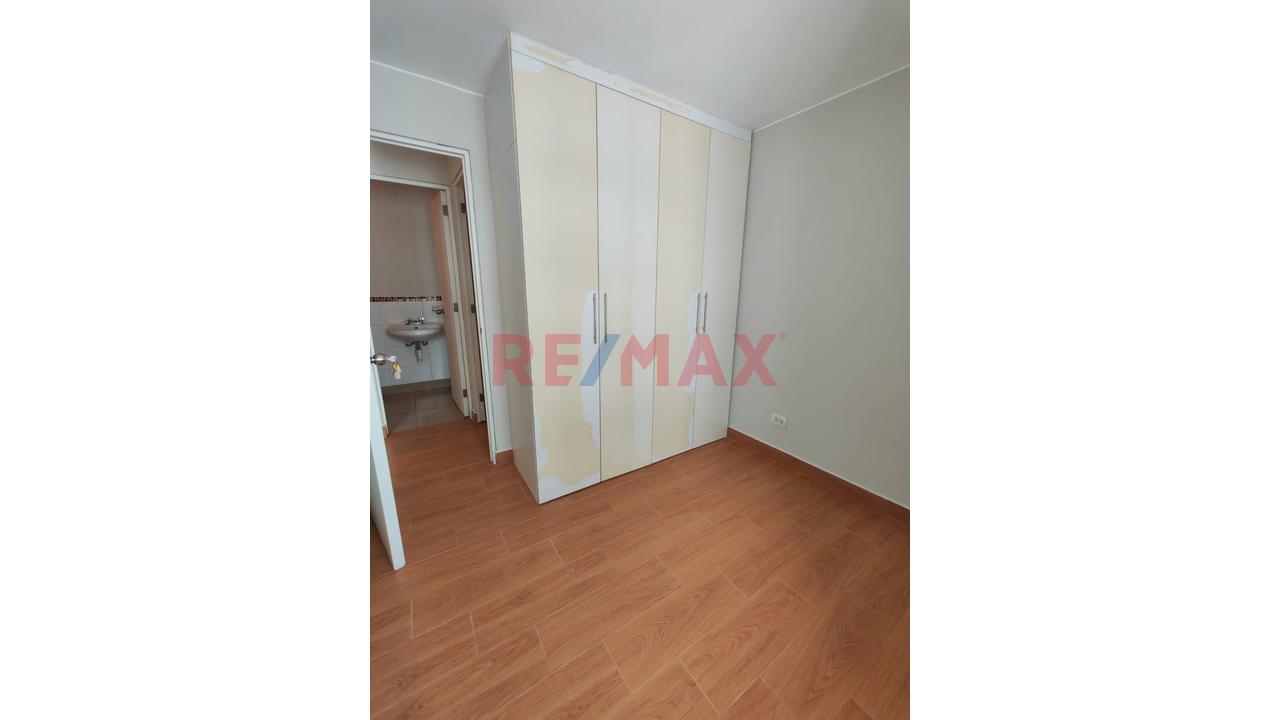 En Venta Departamento En Condominio Mas Cochera En San Miguel - 9