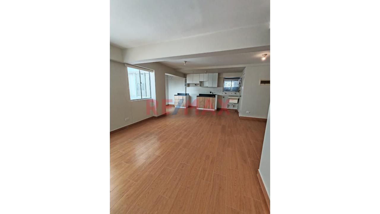 En Venta Departamento En Condominio Mas Cochera En San Miguel - 17