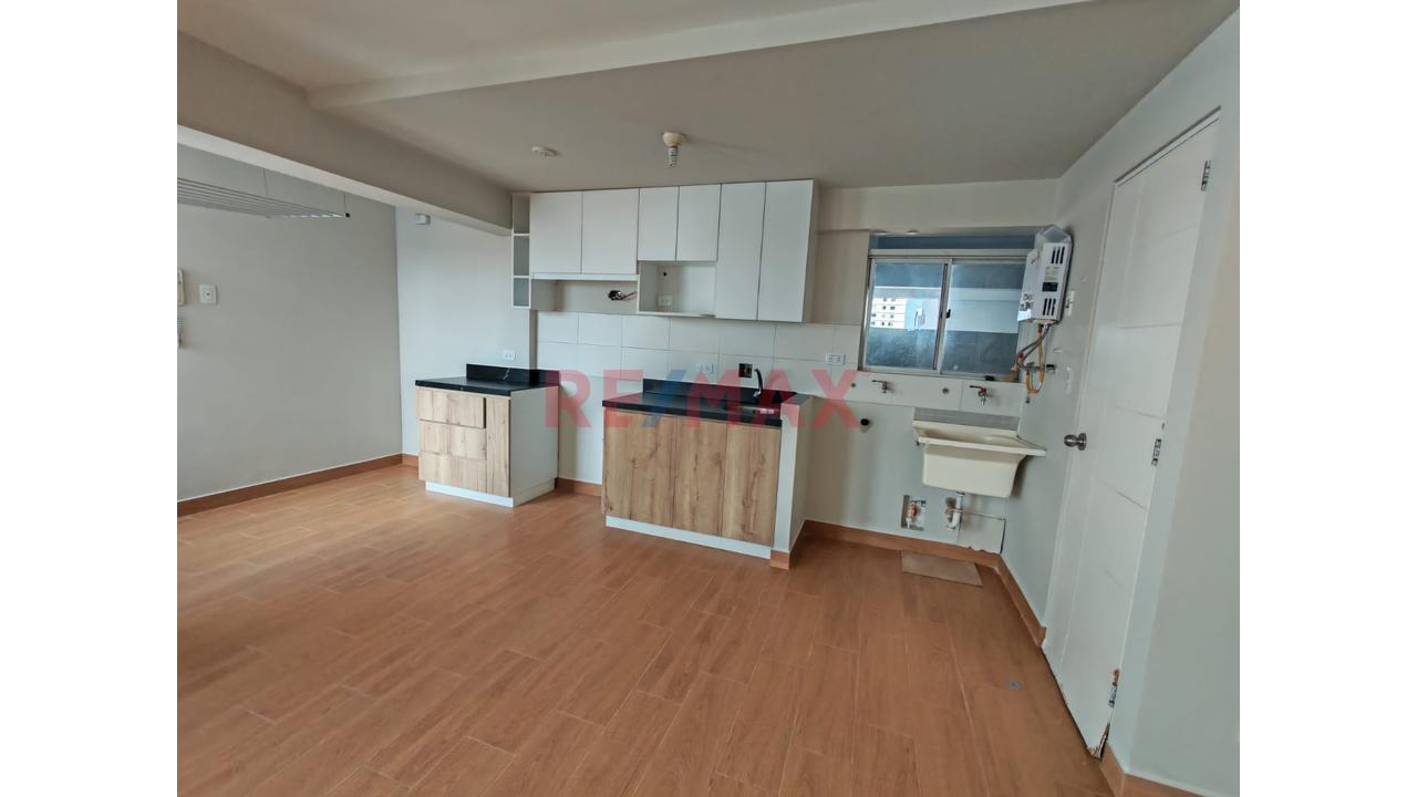 En Venta Departamento En Condominio Mas Cochera En San Miguel - 6