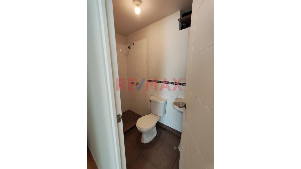 En Venta Departamento En Condominio Mas Cochera En San Miguel - 18