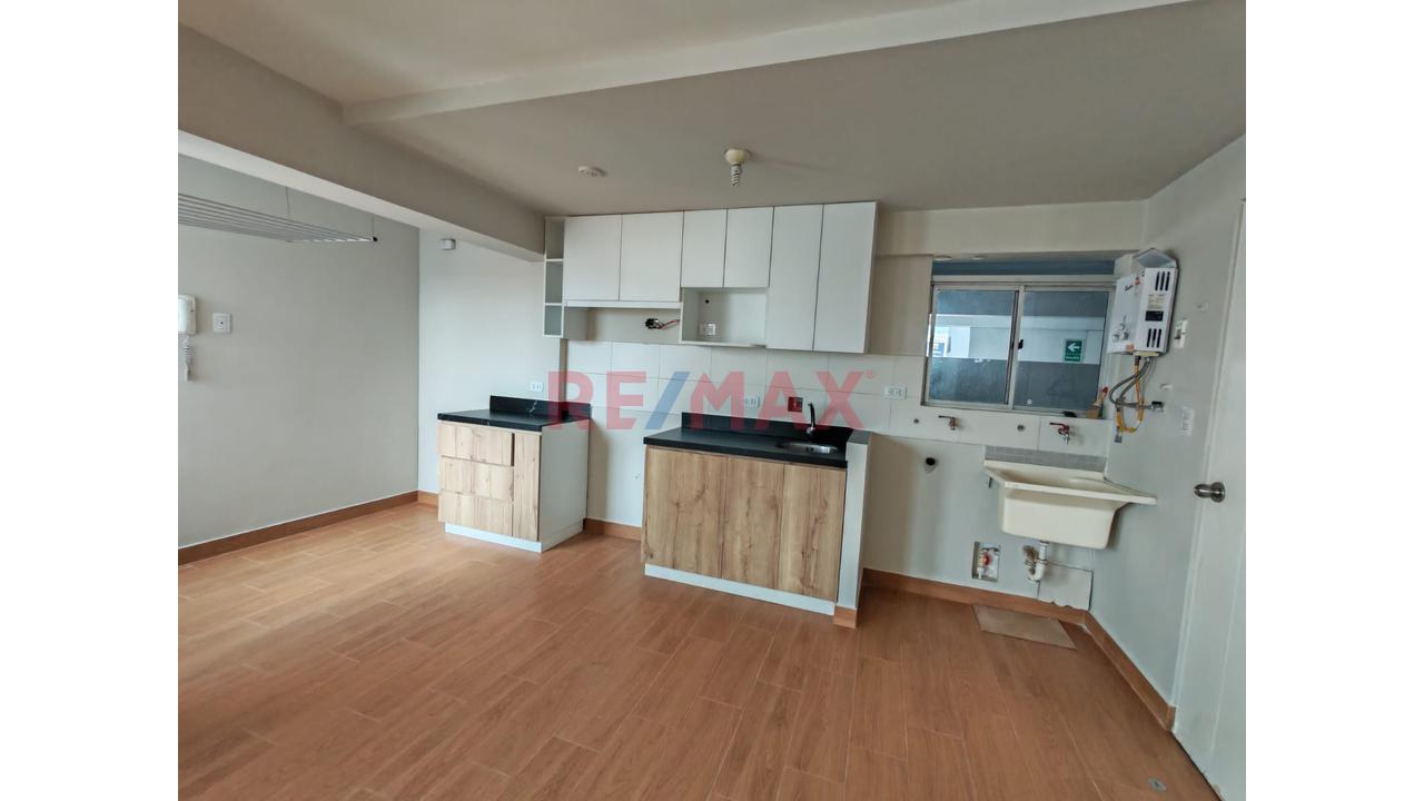 En Venta Departamento En Condominio Mas Cochera En San Miguel - 10