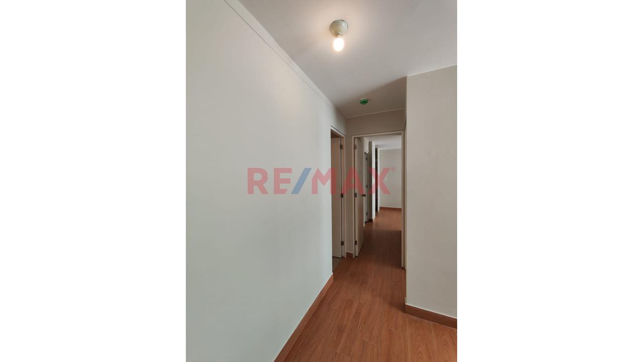 En Venta Departamento En Condominio Mas Cochera En San Miguel - 8