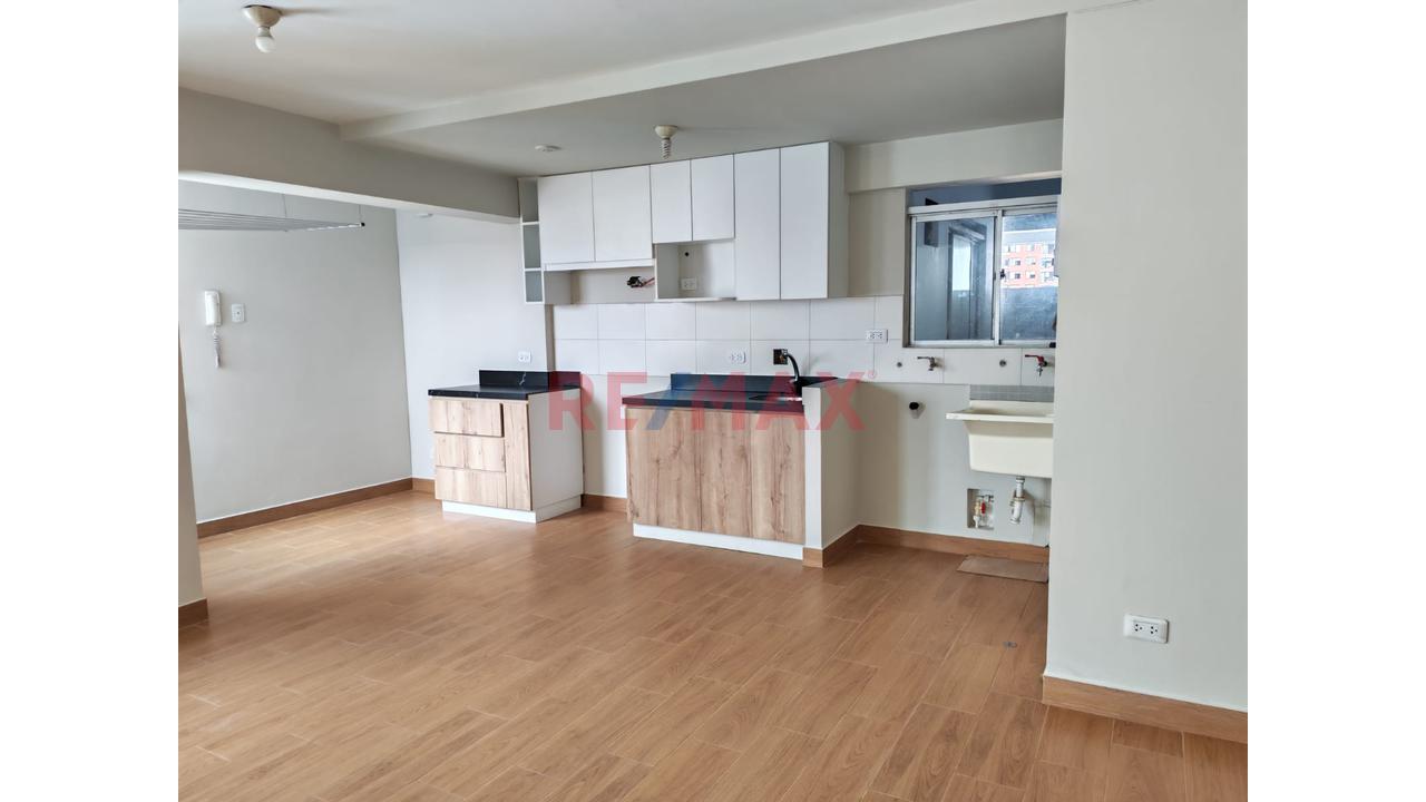 En Venta Departamento En Condominio Mas Cochera En San Miguel - 7