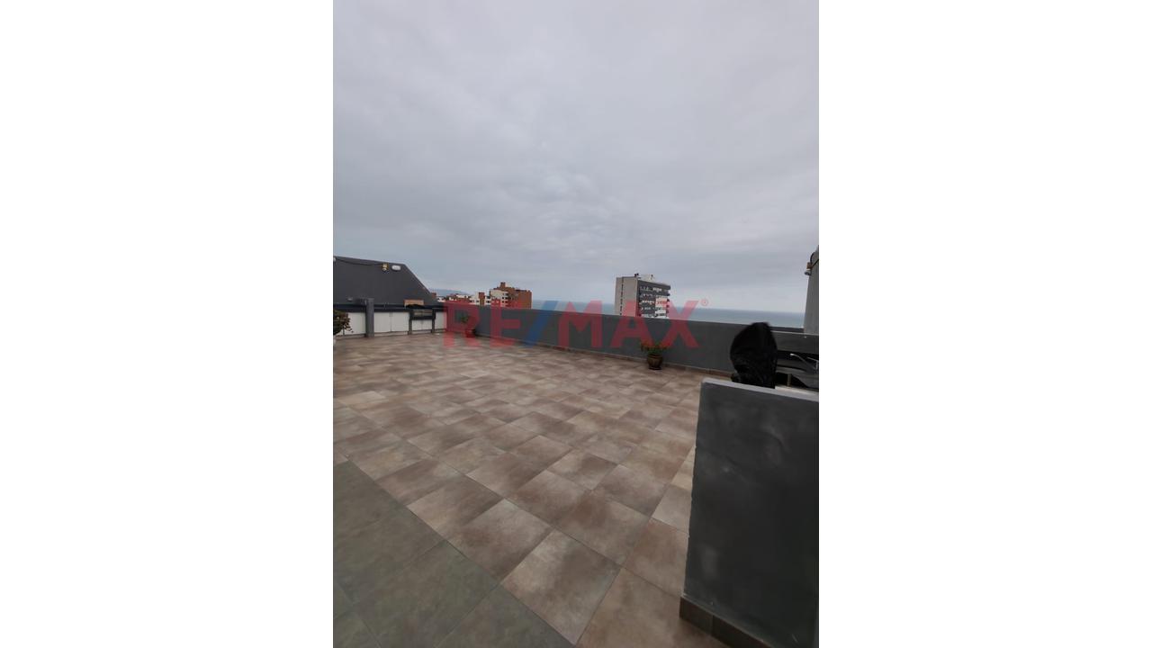 En Venta Departamento En Condominio Mas Cochera En San Miguel - 20