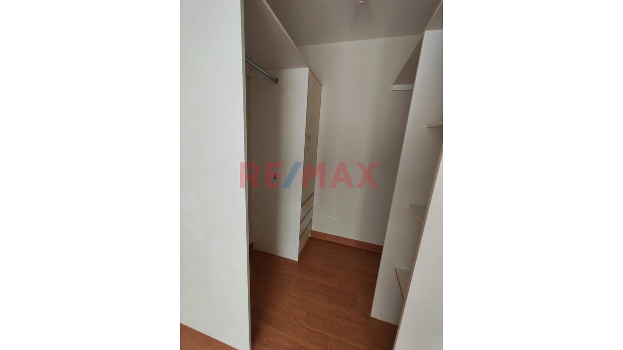 En Venta Departamento En Condominio Mas Cochera En San Miguel - 13