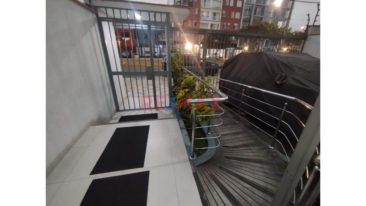 🏡 ¡Alquiler En Pueblo Libre – 88 M² + Cochera Techada! En Plena Av. Bolivar - 16