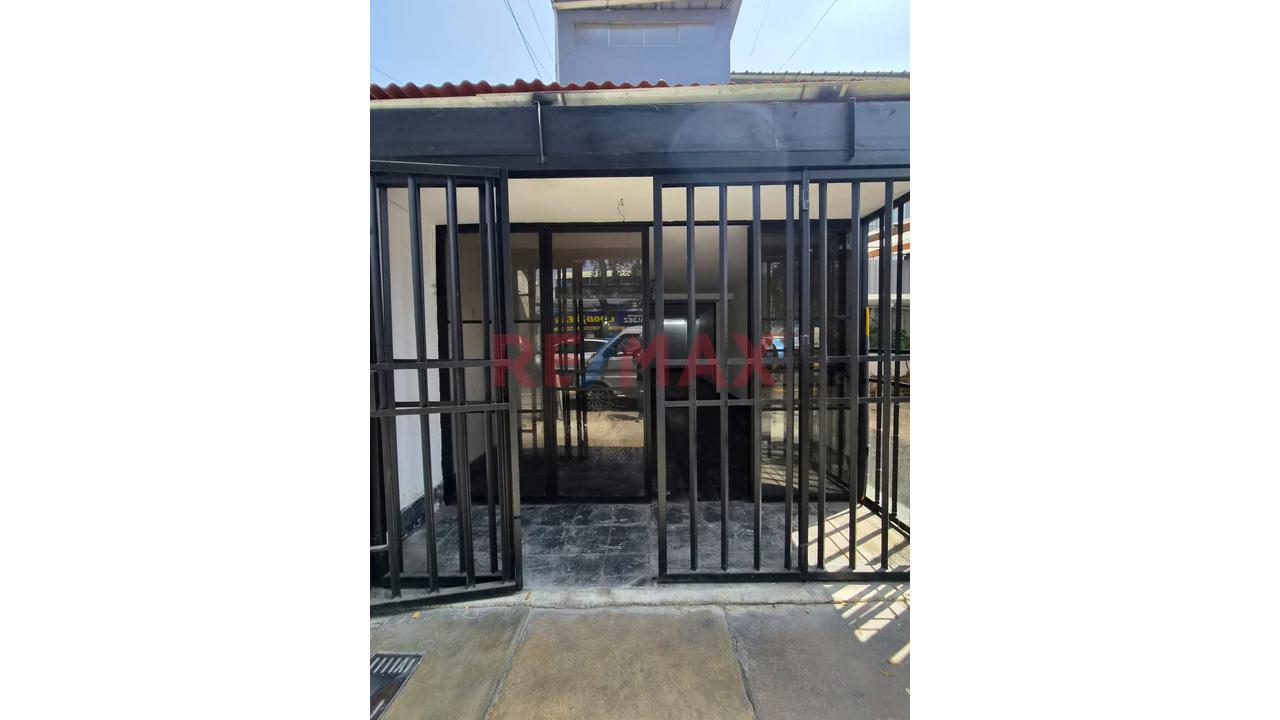Se Alquila Local Comercial En Av Benavides — foto 2