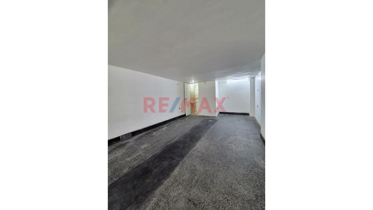 Se Alquila Local Comercial En Av Benavides — foto 4