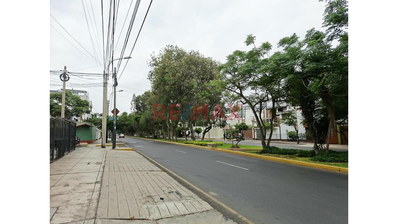 Acogedor Depa Semiamoblado En Av. Vicus - Surco — foto 2