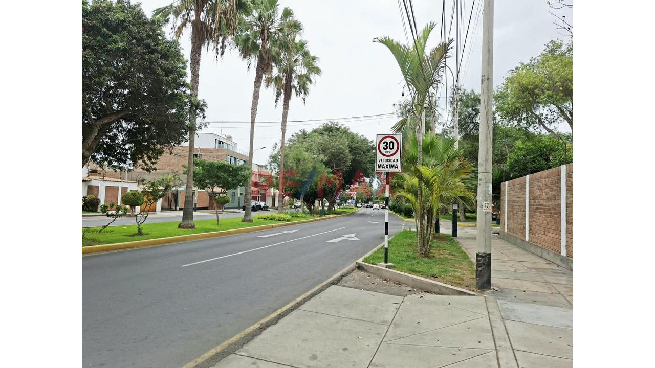 Acogedor Depa Semiamoblado En Av. Vicus - Surco — foto 3
