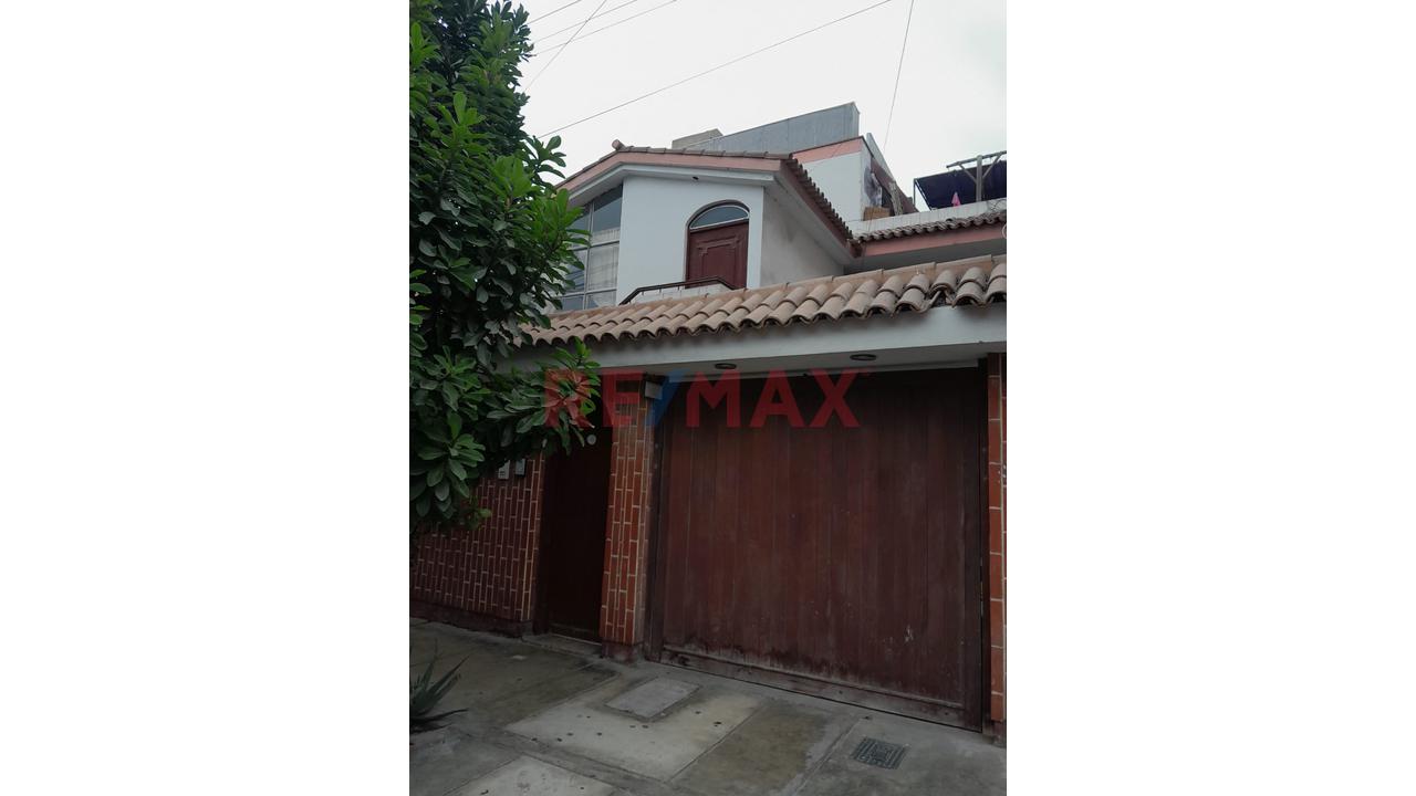 Casa En Alquiler En Chorrillos Con Cochera Y Vigilancia 24 Horas — foto 2