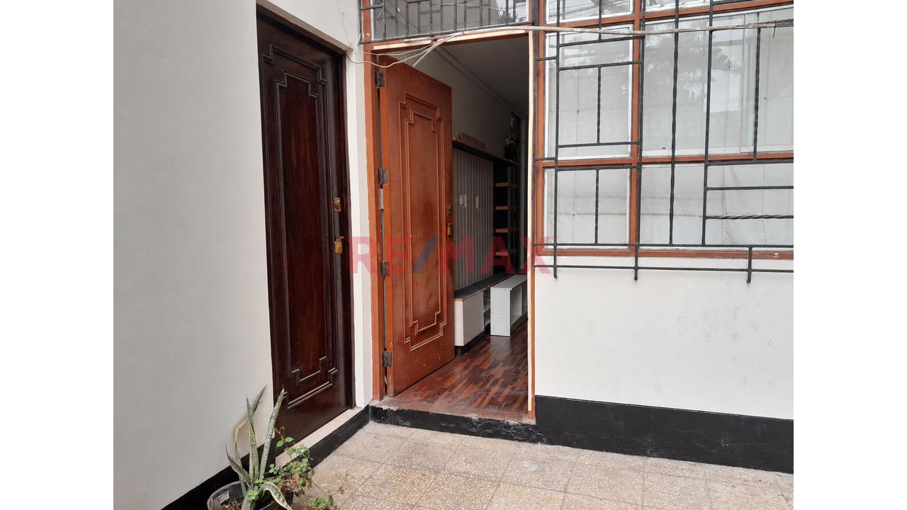 Casa En Alquiler En Chorrillos Con Cochera Y Vigilancia 24 Horas — foto 4