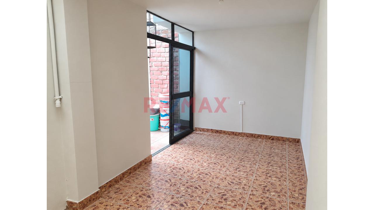 Casa En Alquiler En Chorrillos Con Cochera Y Vigilancia 24 Horas — foto 12