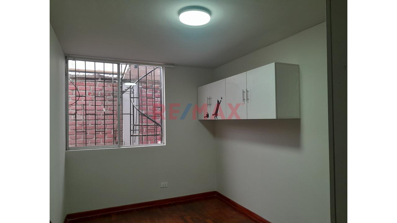 Casa En Alquiler En Chorrillos Con Cochera Y Vigilancia 24 Horas — foto 15