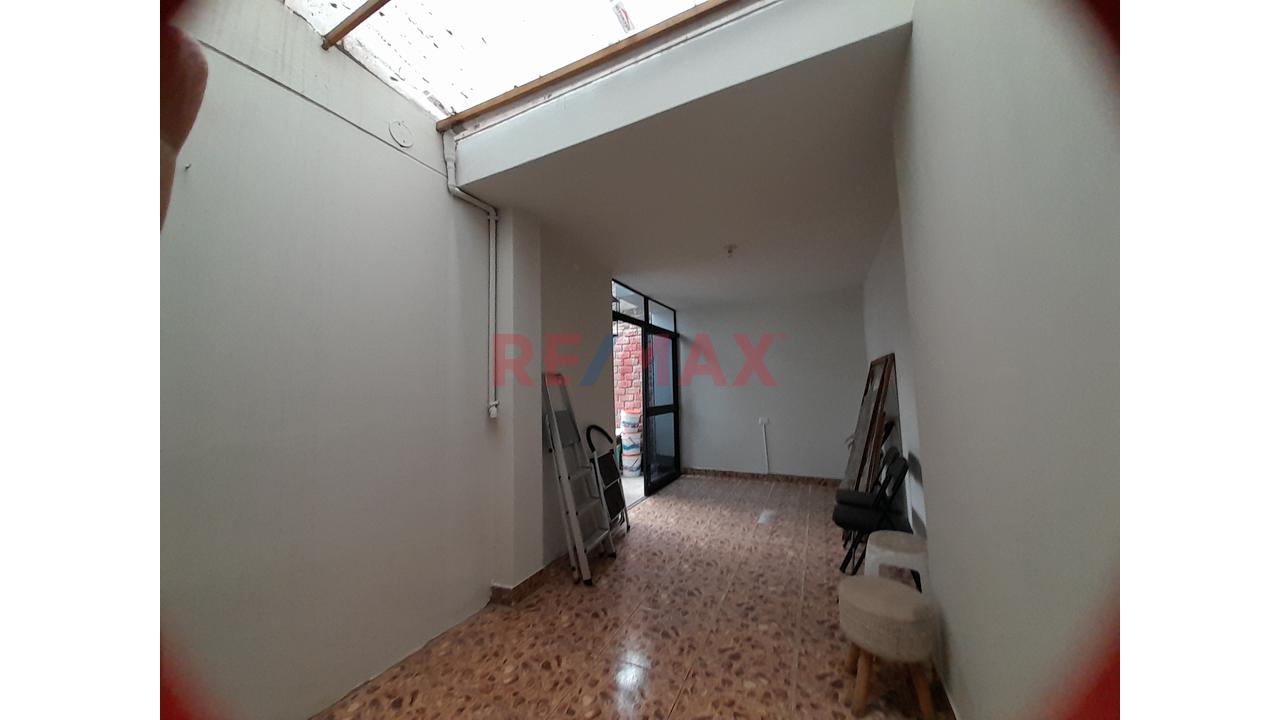 Casa En Alquiler En Chorrillos Con Cochera Y Vigilancia 24 Horas — foto 14