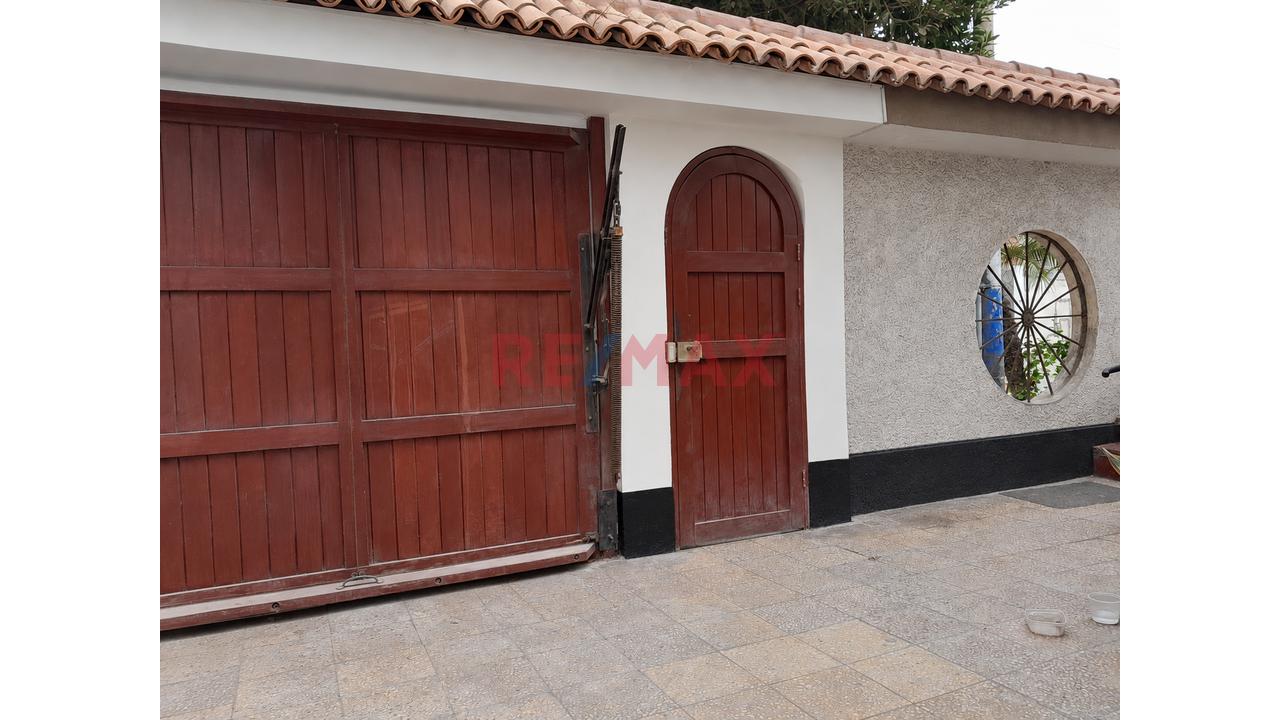 Casa En Alquiler En Chorrillos Con Cochera Y Vigilancia 24 Horas — foto 3