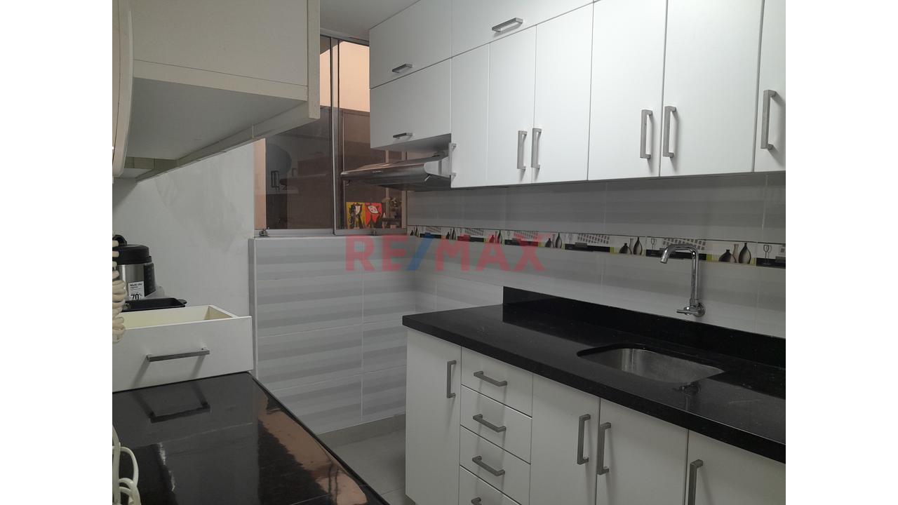 Casa En Alquiler En Chorrillos Con Cochera Y Vigilancia 24 Horas — foto 8