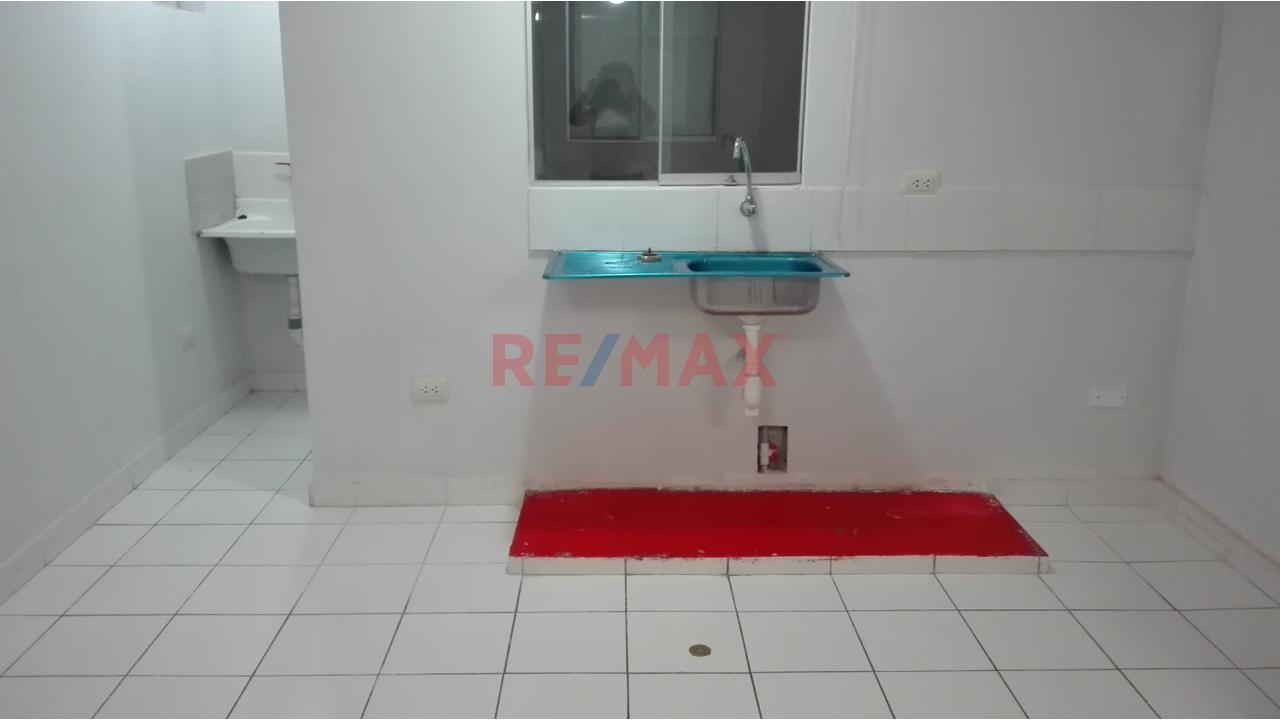Venta De Dpto En Urb Alameda, Bellavista Miraflores, Dos Dormitorios, Sala-Comedor, Kitchenette, Ambientes Con Mucha Iluminación Natural - 4