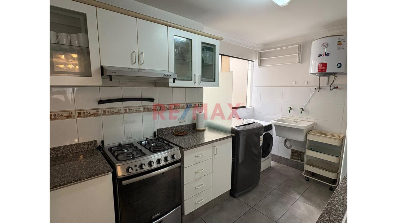 Alquilo Hermoso E Iluminado Departamento De 80M2 En Miraflores + Cochera. Amoblado — foto 12