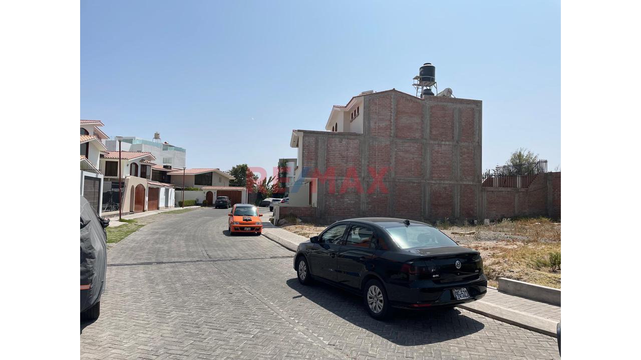 Exclusivo Terreno Residencial En Urb. Los Sauces - 2