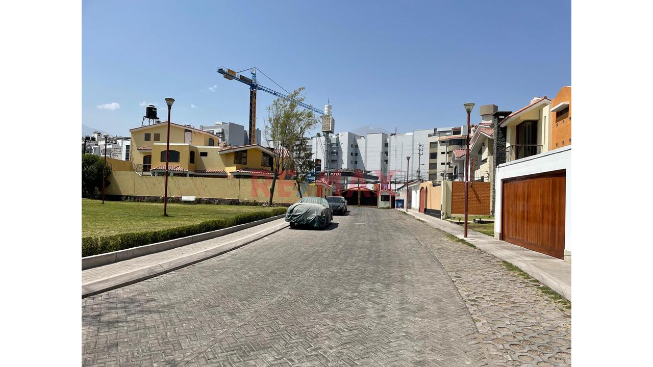 Exclusivo Terreno Residencial En Urb. Los Sauces - 4