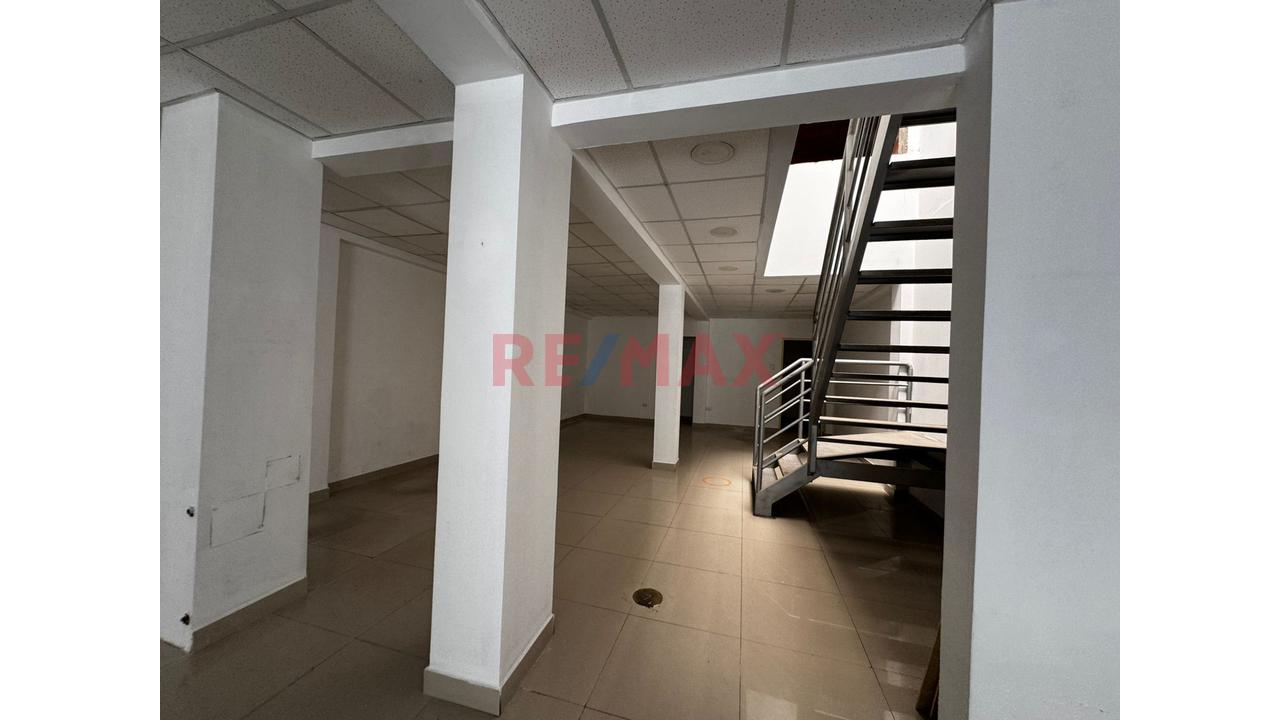Local Comercial En Venta - 3