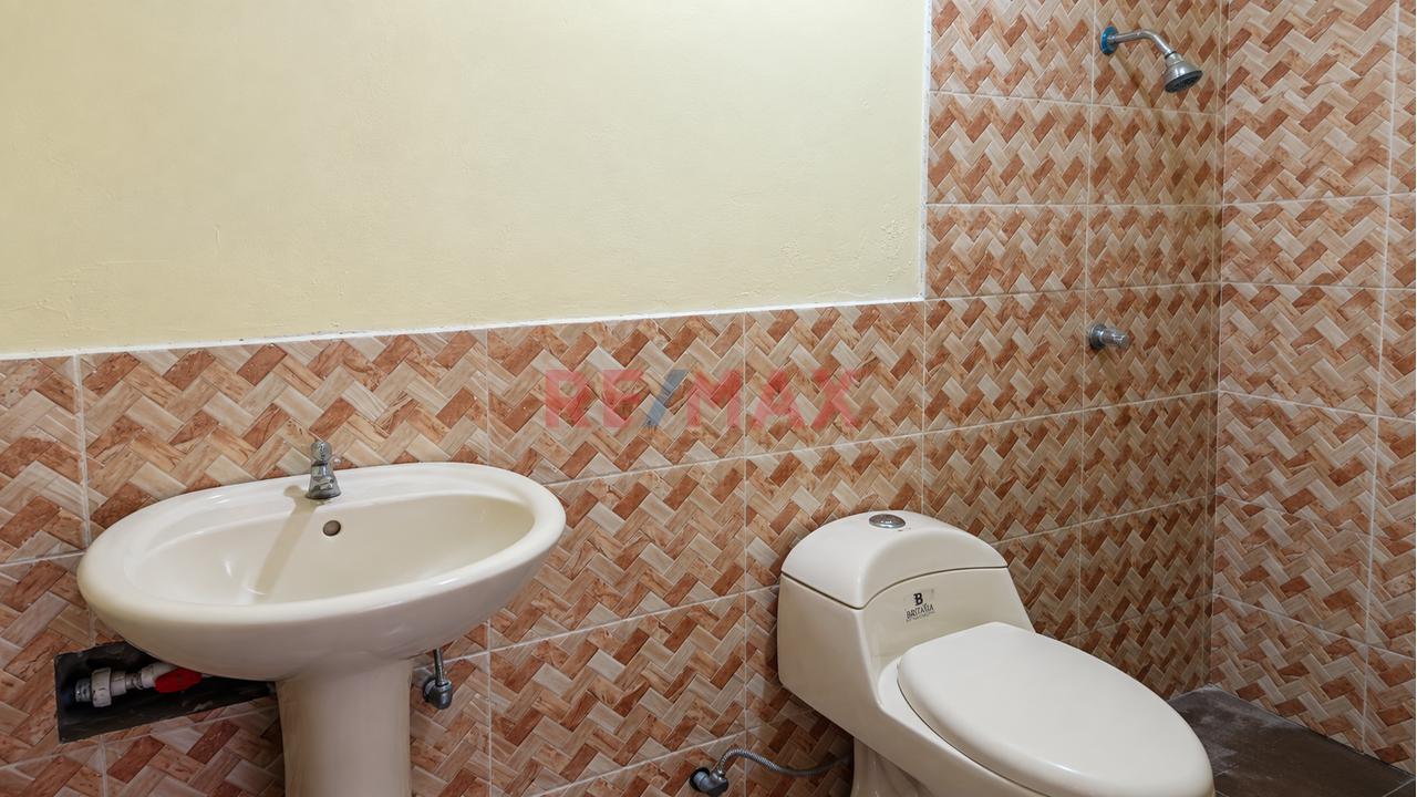 Local En Alquiler En Esquina Con Potencial Comercial - 4