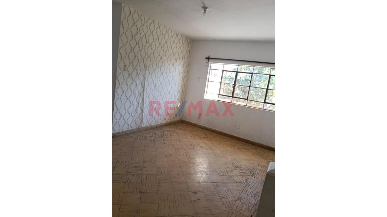 !!Gran Oportunidad!! Propiedad De Tres Pisos Con Gran Potencial A Precio Atractivo. — foto 4